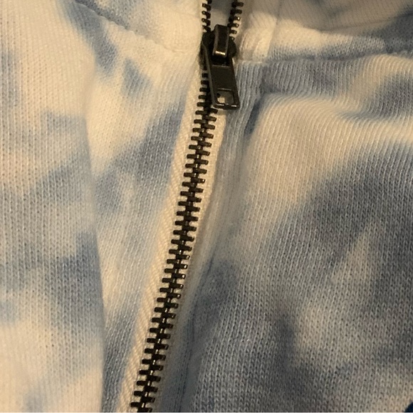 NWT SIMPLY SOUTHERN DAISY BLUE & WHITE TIE DYE PULLOVER LONG SLEEVE JACKET - Picture 6 of 6